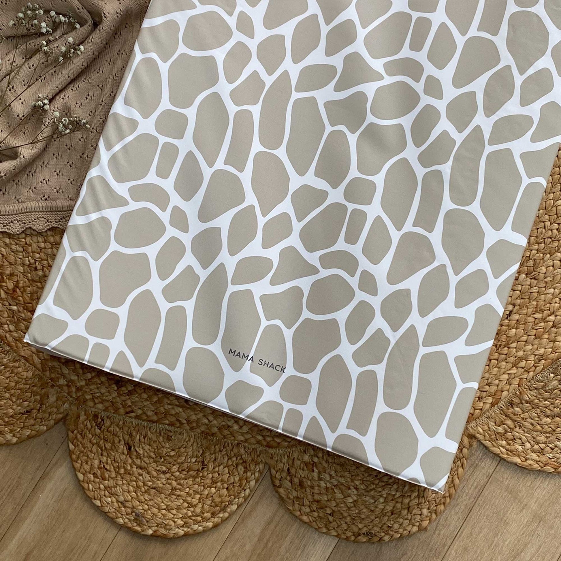 Everyday Changing Essentials – Giraffe